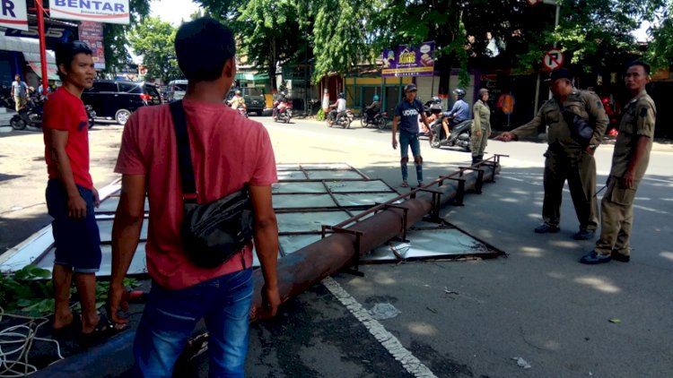 66 Reklame Bodong Disikat Satpol PP