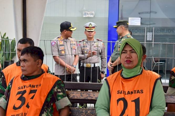 TNI Awali Soft Launching SIM Minggu di Polresta Sidoarjo