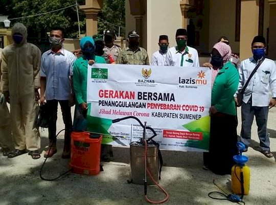 Baznas Sumenep Kerja Bareng Relawan UPZ, Lakukan Penyemprotan Disinfektan di Kecamatan