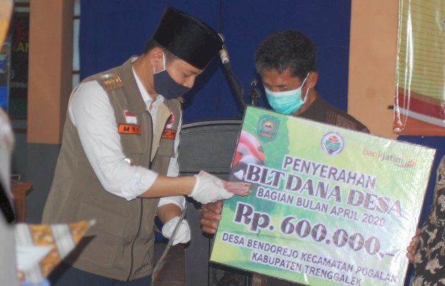 Salurkan BLT DD Tercepat di Indonesia, Kabupaten Trenggalek Dapat apresiasi Wamen Kemendes