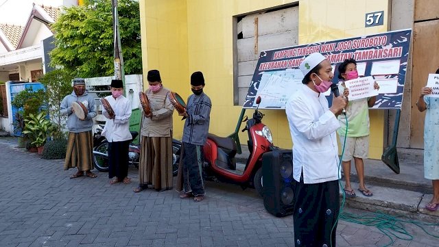 Sembuh Covid-19, Pasien Kampung Rahtu Surabaya Disambut Salawatan