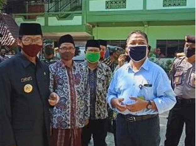 Dukung New Normal, TPPI Tuban Sumbang 3.000 Masker untuk Pesantren