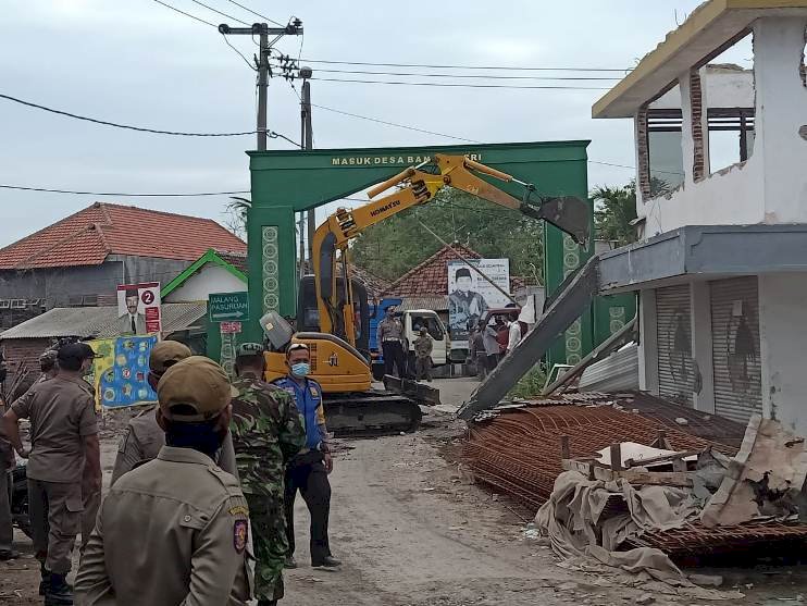 23 Bangunan di Kedungbanteng Dirobohkan