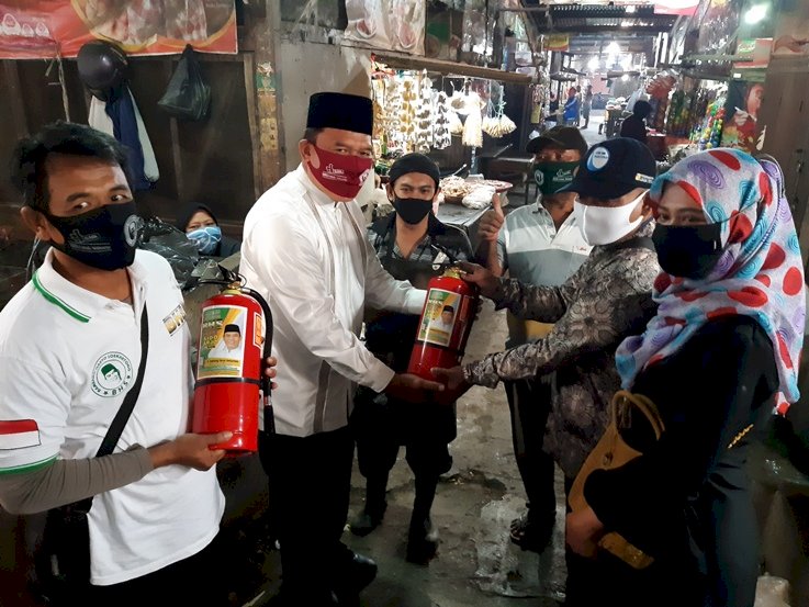 Bantu Apar, BHS Dorong Pasar Desa Aman dan Nyaman