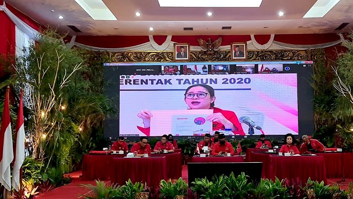 Siapkan Kejutan untuk Surabaya, Puan Hanya Tunjukkan Amplop Berisi Nama Cawali-Cawawali