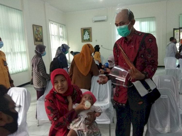 Belasan Anak Terlantar Mendapatkan Orang Tua Asuh