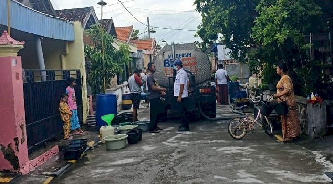 Air Mampet, PDAM Gresik Kirim Air Tangki ke Pelanggan