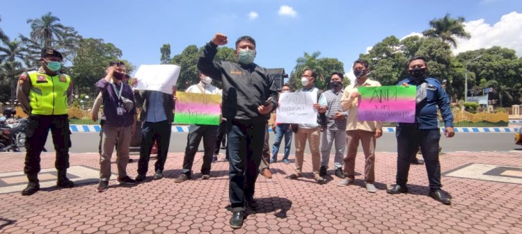 Jurnalis Bondowoso Tuntut Pengawal Menteri KKP, Usai Dorong dan Bentak Jurnalis TV Saat Bertugas