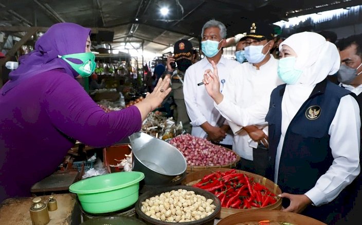 Gubernur Khofifah-Gus Ipul Kompak , Cek Harga Sembako di Pasar Besar Pasuruan    ​​​​​​​