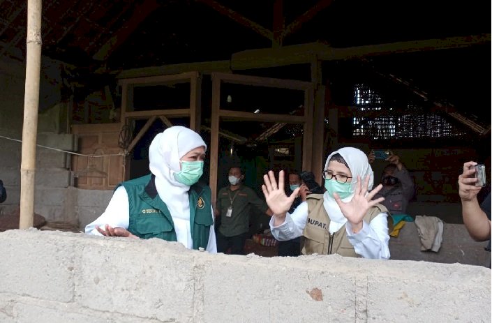 Tinjau Daerah Gempa di Blitar, Khofifah Perintahkan Rehabilitasi secepatnya