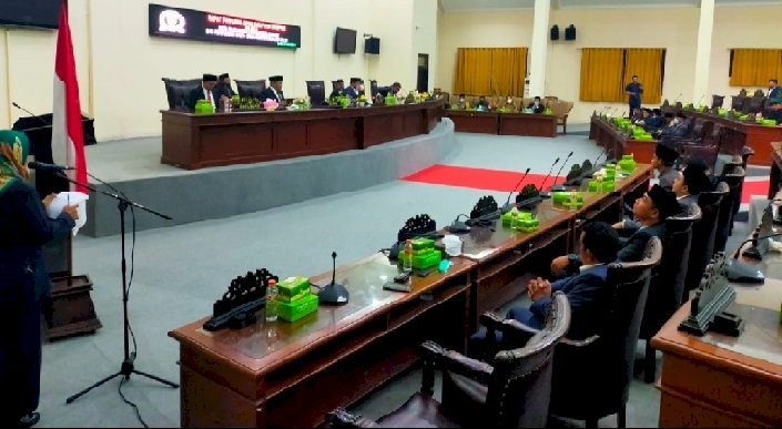 Paripurna Nota Penjelasan 5 Raperda Inisiatif, DPRD Sampang Bentuk Panja LHP BPK RI