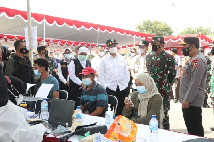 Pantau Jalannya Vaksinasi, Gubernur Jatim kunjungi Pelabuhan Kamal Bangkalan