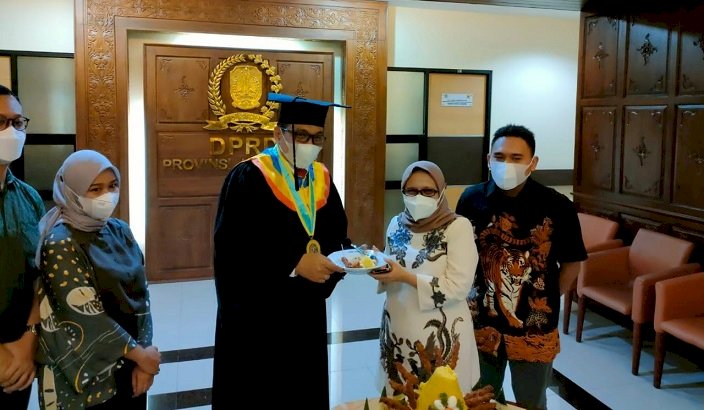 Angkat Desertasi KSU Setia Budi Wanita, Sekwan DPRD Jatim Raih Gelar Doktor