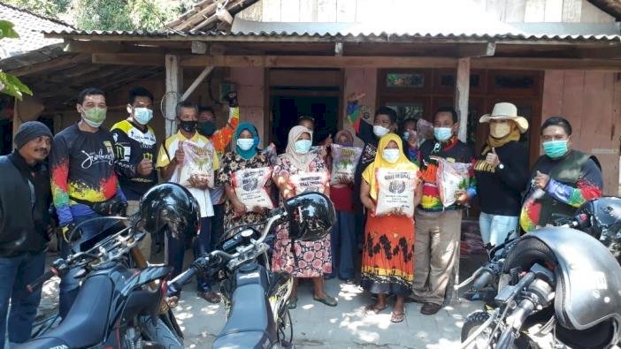 DPRD Jombang Jelajah Desa Bagikan Beras di Dusun Terpencil