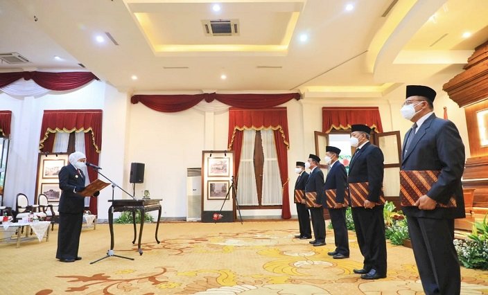 Lantik Pimpinan  Baznas Jatim, Gubernur Khofifah Minta Perhatikan Anak Yatim Piatu Terdampak Covid-19