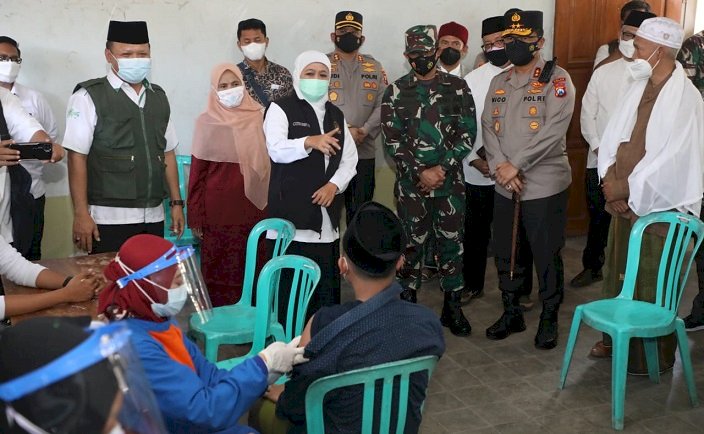 Dampingi Panglima TNI dan Kapolri, Gubernur Tinjau dan Pastikan Vaksinasi untuk Santri