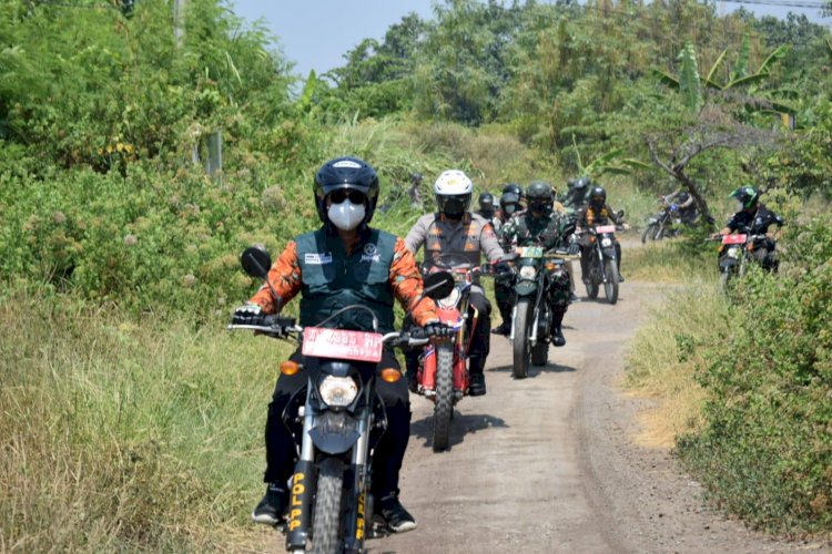 Gunarkan Motor Trail Turun ke Dusun Terpencil