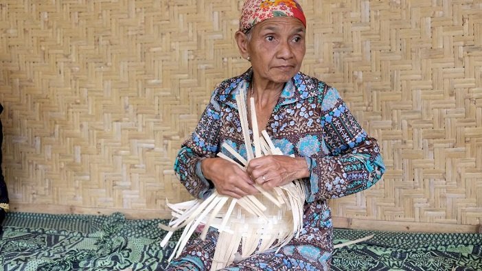 Lestarikan Budaya Desa Kalipuro, Banyuwangi, PLN Peduli Salurkan Bantuan ke Perajin Bambu