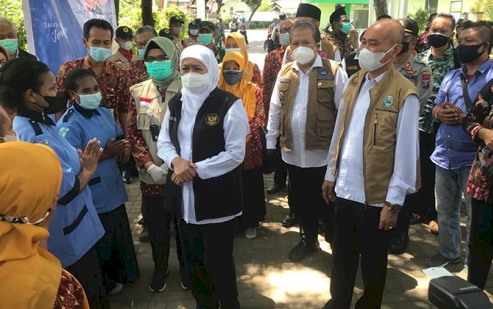 Gubernur Tinjau PTM dan Vaksinasi di Jember, Bupati Hendy: Jangan Terlena, Ingat Prokes