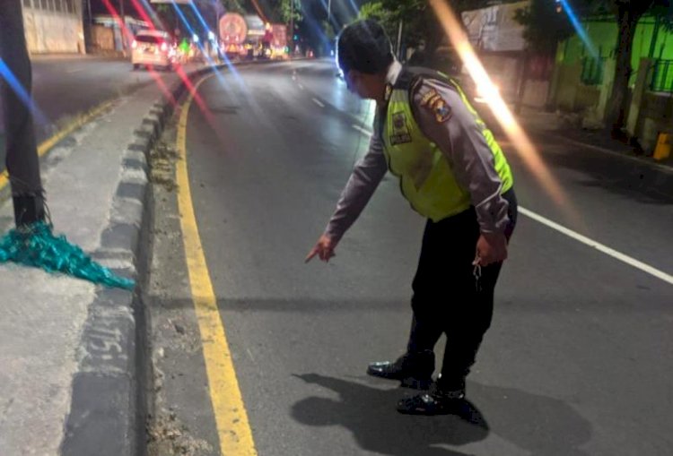 Diduga Mengantuk, Tabrak Median Jalan hingga Tewas