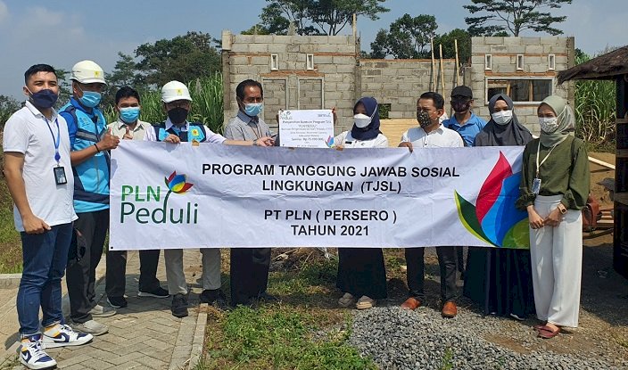 Dukung Kebersihan Lingkungan, PLN Bantu Pembangunan Tempat Pengolahan Sampah Desa Ketindan