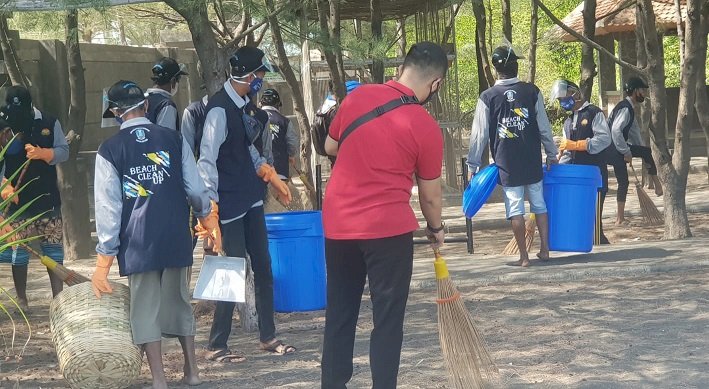  Beach Clean Up  Dinas Kelautan dan Perikanan  Jatim, Bersihkan Pantai dan Berdayakan Masyarakat