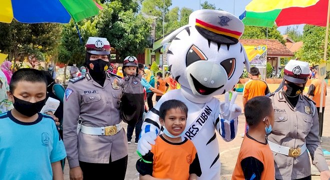 Polres Tuban Beri Motivasi dan Pencegahan Covid pada Siswa Disabilitas