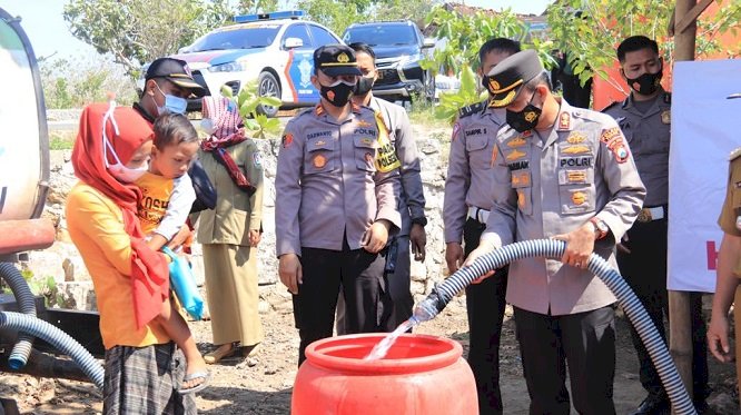 Polres Tuban Droping 40 Ribu Liter Air Bersih untuk Warga Terdampak Kekeringan