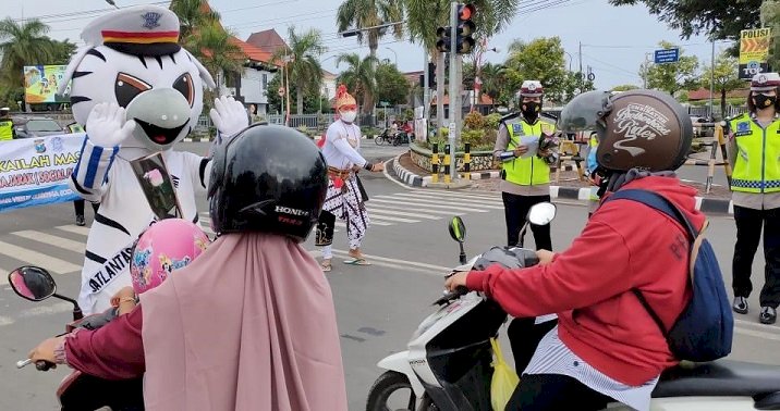 Operasi Zebra Menarik, Hanoman dan Boneka Zebra Ingatkan Prokes