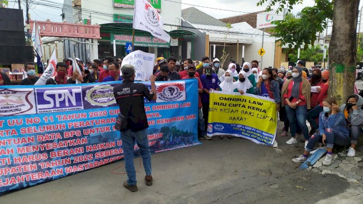UMK Tak Kunjung Naik, Buruh Jombang Demo