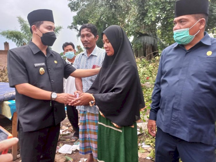 Wabup Mojokerto Santuni Korban Pohon Tumbang