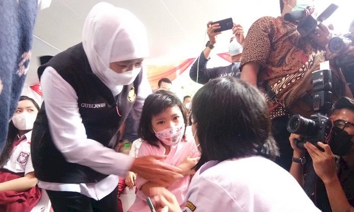 Kejar PTM Tahun 2022, Gubernur Khofifah Minta Vaksinasi Anak Usia 6-11 Tahun Dipercepat