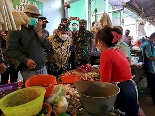 Bupati Situbondo Blusukan ke Pasar Tradisional
