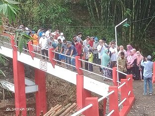 Satib Resmikan Jembatan di Jember