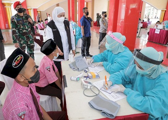 Hari Perawat Nasional Tahun 2022, Gubernur Khofifah: Terima Kasih atas Seluruh Dedikasi Mewujudkan Pelayanan Kesehatan yang Terbaik