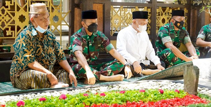 Pangdam V/Brawijaya Silaturahim dengan Pengasuh Pondok Pesantren Tebuireng Jombang