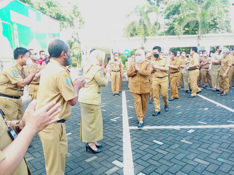 Hari Pertama Masuk  Gubernur Khofifah Minta Kinerja Pemprov Jatim Terjaga dengan Stamina Terbaik Selama Bulan Ramadhan