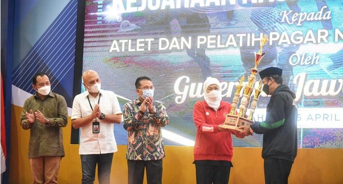 Jatim Berhasil Raih Juara Umum di Kejurnas Pagar Nusa, Gubernur Khofifah Berikan Apresiasi Khusus dan Uang Pembinaan