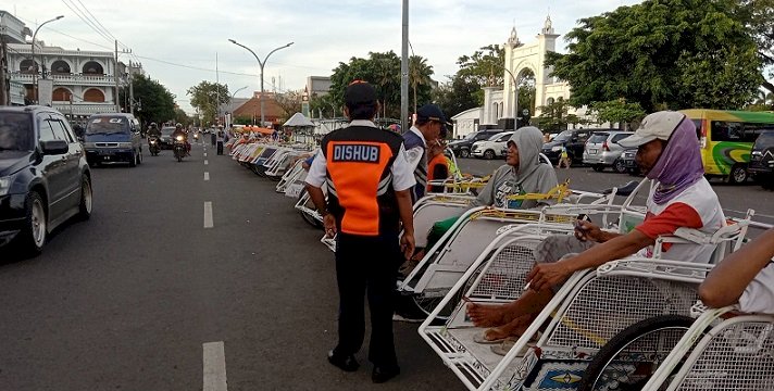 Dishub Kota Pasuruan Tingkatkan Patroli Penertiban Becak Wisata  di Makam KH Abdul Hamid