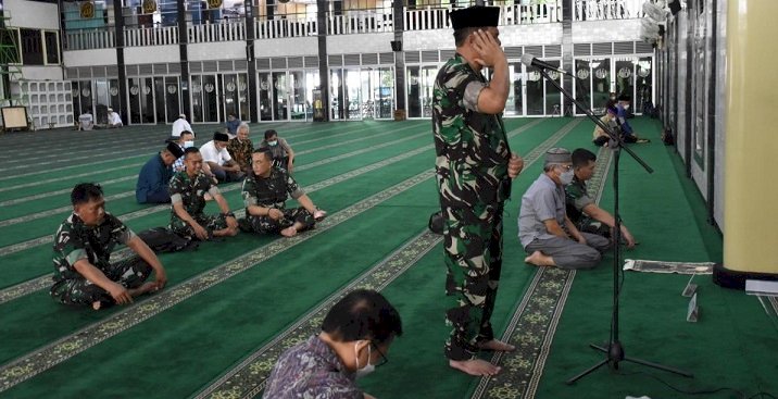 Suara Merdu Brigjen TNI Fulad  Berkumandangkan saat Azan di Masjid Al-Falah Surabaya