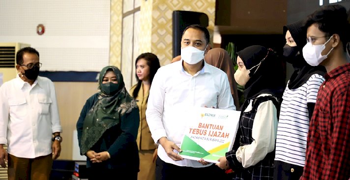 Gunakan Zakat ASN Pemkot Surabaya, Eri Cahyadi-Baznas Tebus Ijazah Pelajar SMA Sederajat Senilai Rp1,7 Miliar