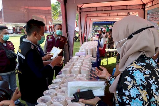 Polres Probolinggo Bagikan 5.236 Rawon Gratis