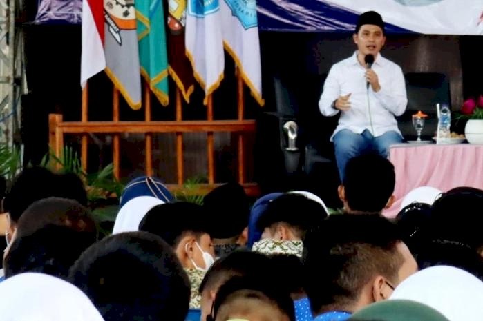 Gus Barra Beri Motivasi Peserta MPLS SMK Raden Rahmat