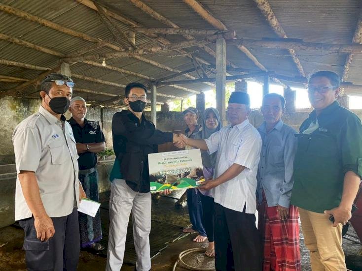 Petrokimia Gresik Bantu Peternak Sapi Terdampak PMK Rp 150 Juta