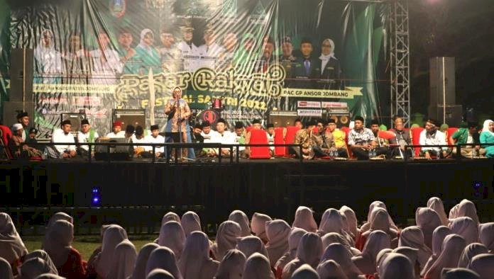Peringati Hari Jadi Pemerintah Kabupaten Jombang Ke-112, Bupati Hj. Mundjidah Wahab Buka Pasar Rakyat