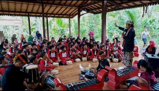 Kampung Batara Papring Banyuwangi, Eratkan Masyarakat dengan Pendidikan Budaya