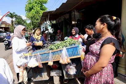 Libatkan Pedagang Sayur Kirim Makanan ke Balita Stunting