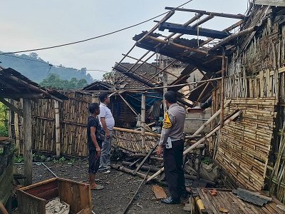 Ratusan Rumah di Banyuwangi Rusak Diterjang Angin