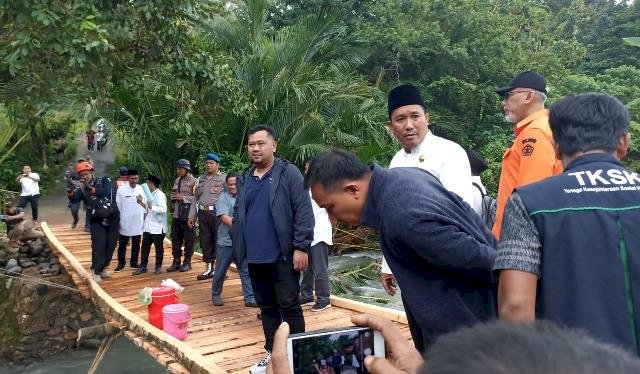 Ketua DPRD Gresik dan Bupati Turun ke Bawean,  Pastikan  Kerusakan Dampak Longsor dan Banjir Segera Diperbaiki