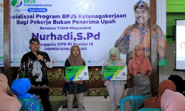 BPJAMSOSTEK Blitar Bersama Anggota DPR RI Nurhadi Sosialisasi BPJS Ketenagakerjaan bagi Tokoh Masyarakat Selokajang